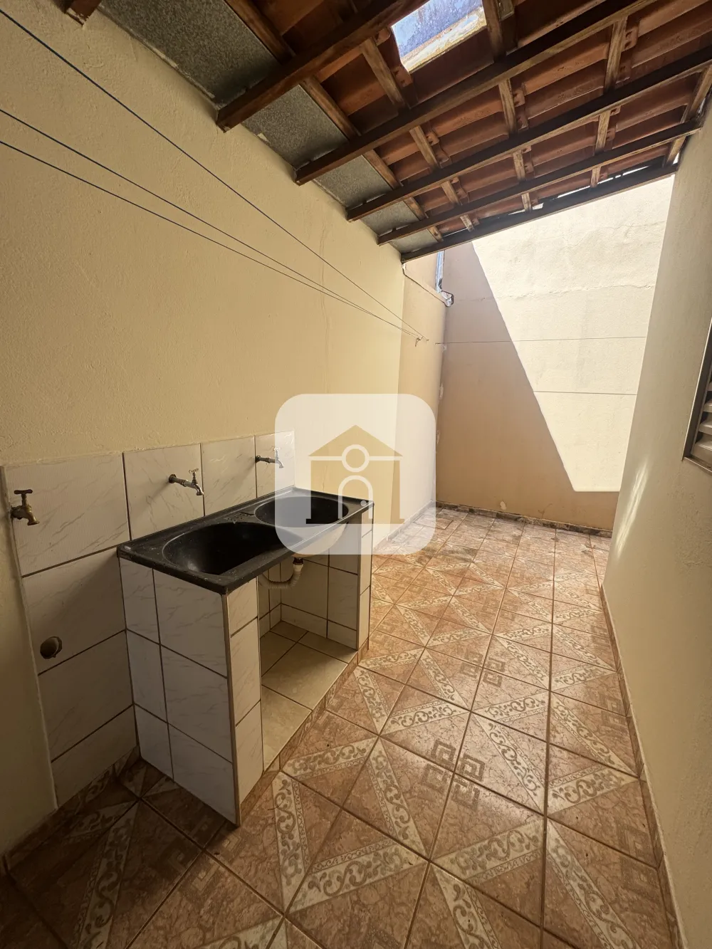 Alugar Casa / Padrão em Uberlândia R$ 1.250,00 - Foto 6
