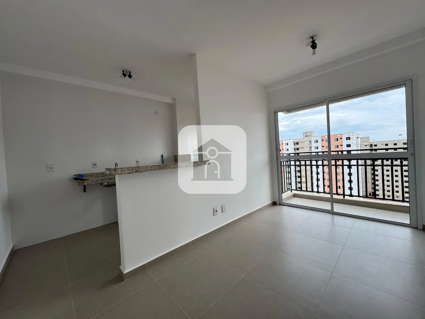 Comprar Apartamento / Padrão em Uberlândia R$ 250.000,00 - Foto 2