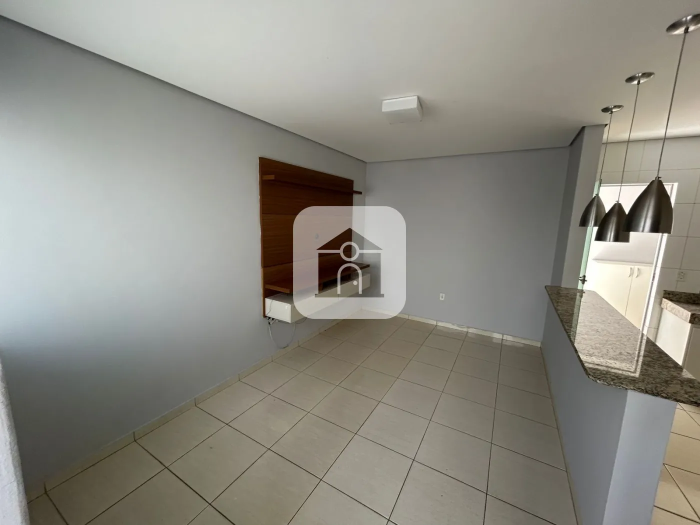 Alugar Casa / Condomínio ou Loteamento Fechado em Uberlandia R$ 2.000,00 - Foto 1