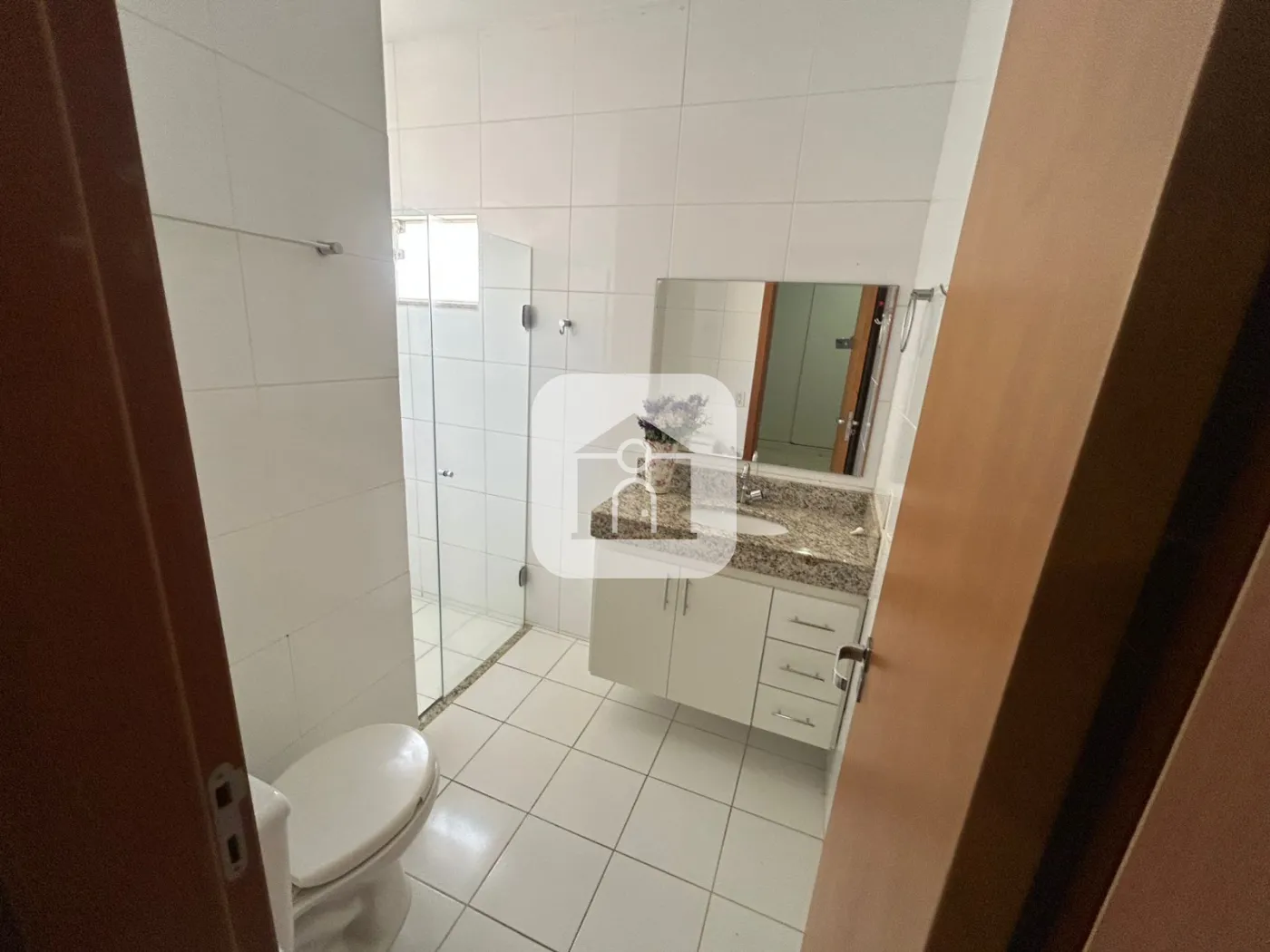 Alugar Casa / Condomínio ou Loteamento Fechado em Uberlandia R$ 2.000,00 - Foto 8