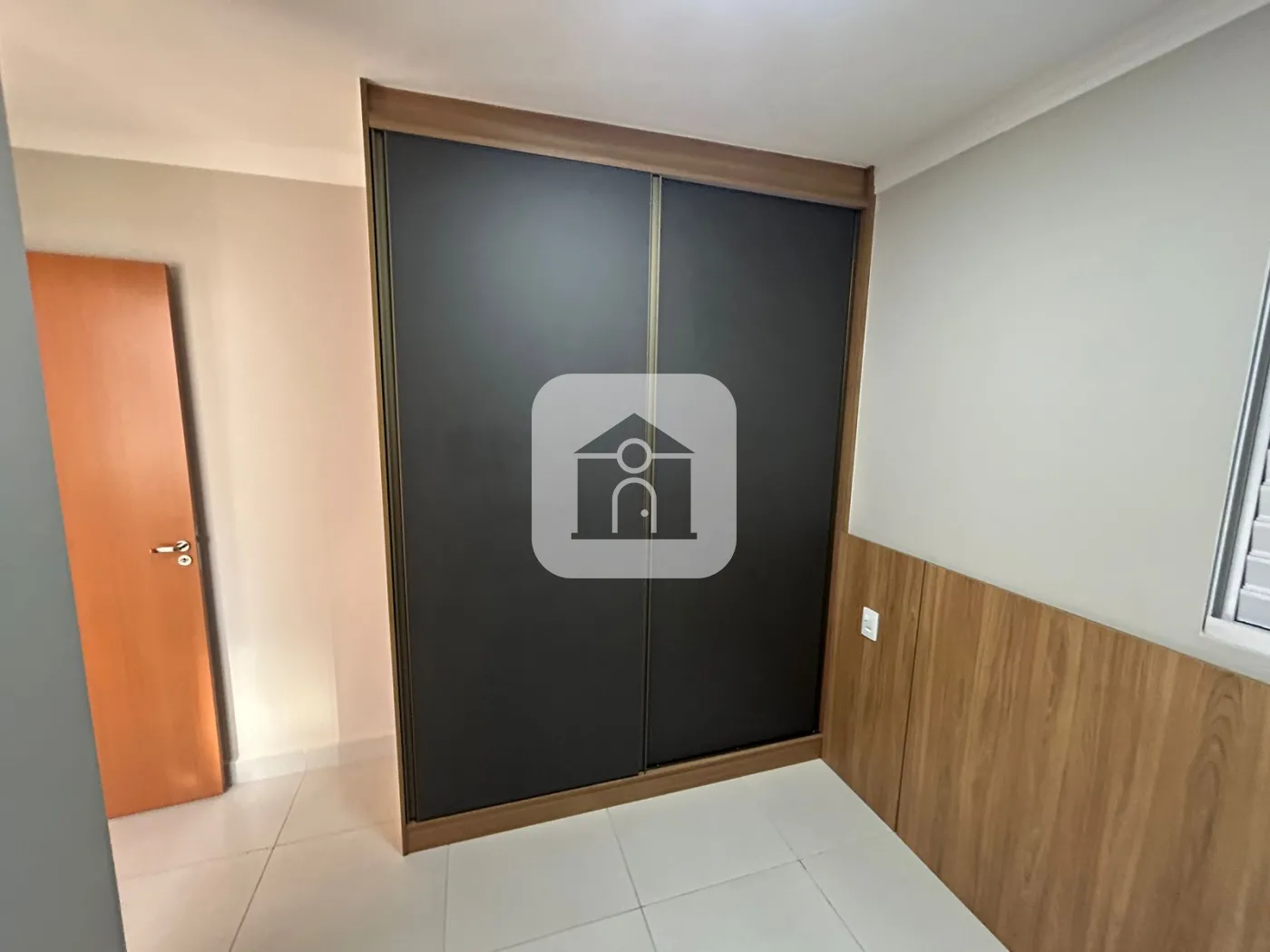 Alugar Apartamento / Padrão em Uberlandia R$ 1.800,00 - Foto 8