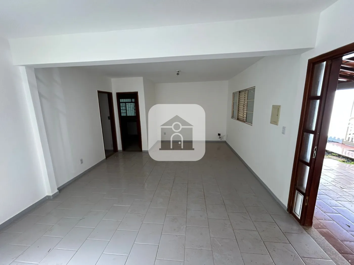 Alugar Casa / Padrão em Uberlândia R$ 3.000,00 - Foto 2