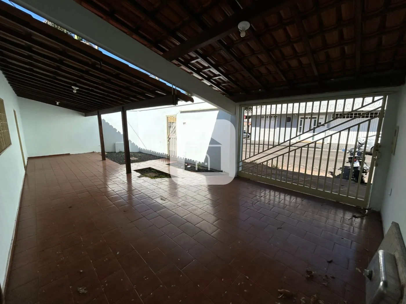Alugar Casa / Padrão em Uberlândia R$ 3.000,00 - Foto 3