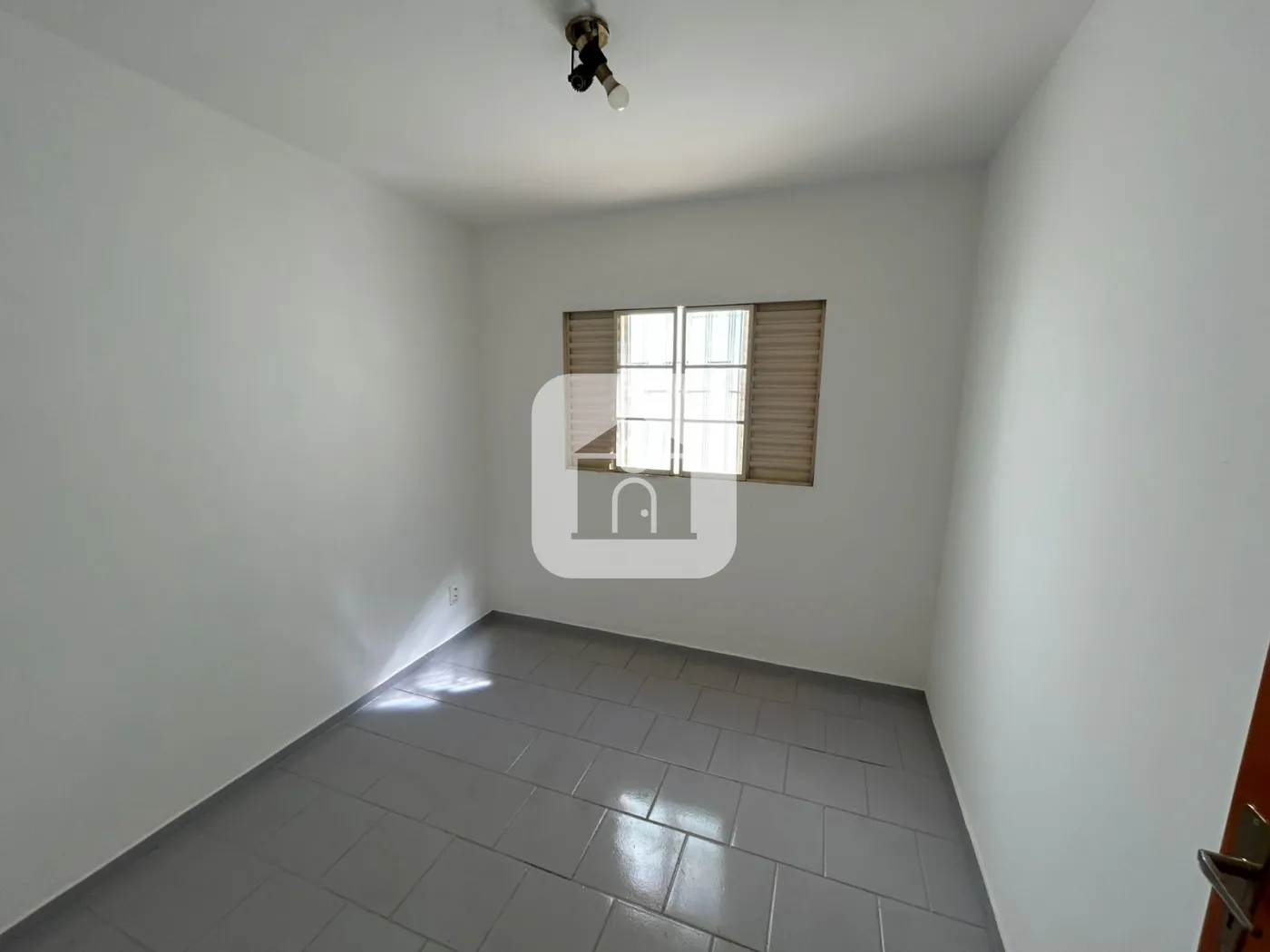 Alugar Casa / Padrão em Uberlândia R$ 3.000,00 - Foto 4