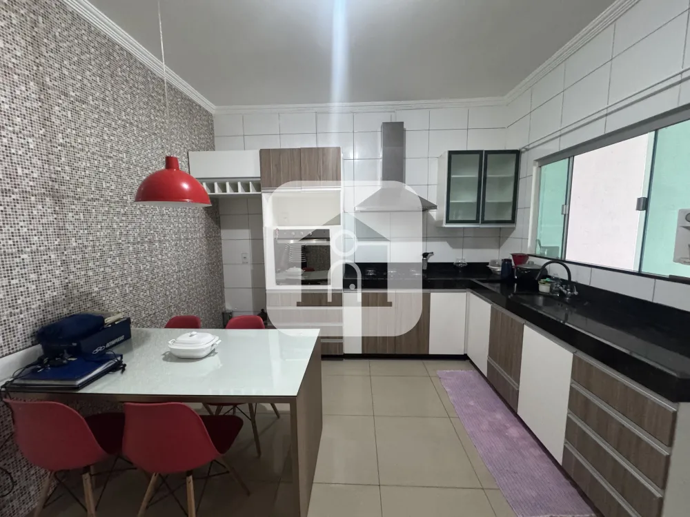 Alugar Casa / Padrão em Uberlândia R$ 2.300,00 - Foto 2
