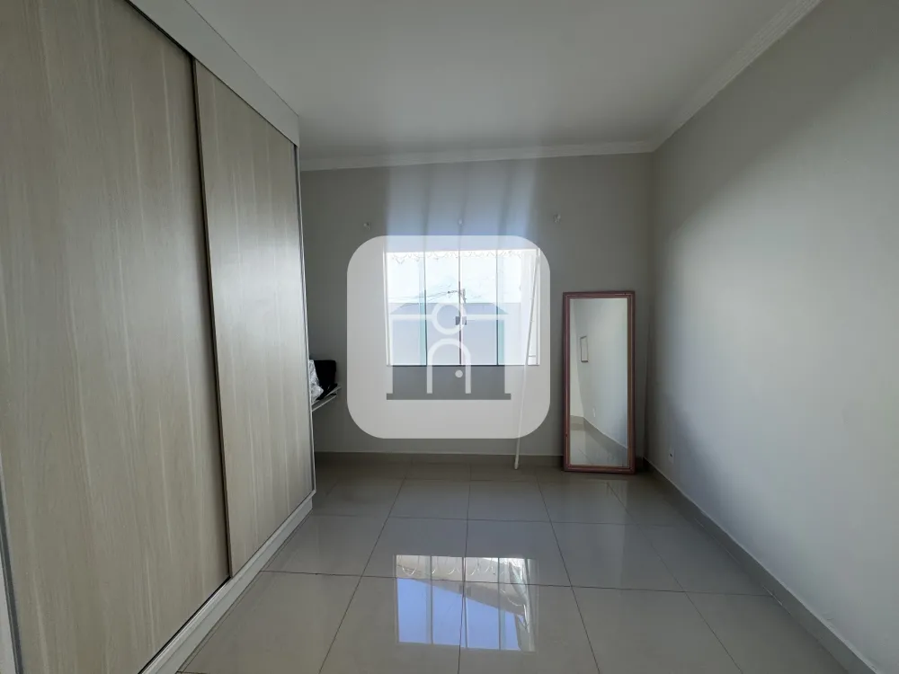 Alugar Casa / Padrão em Uberlândia R$ 2.300,00 - Foto 3