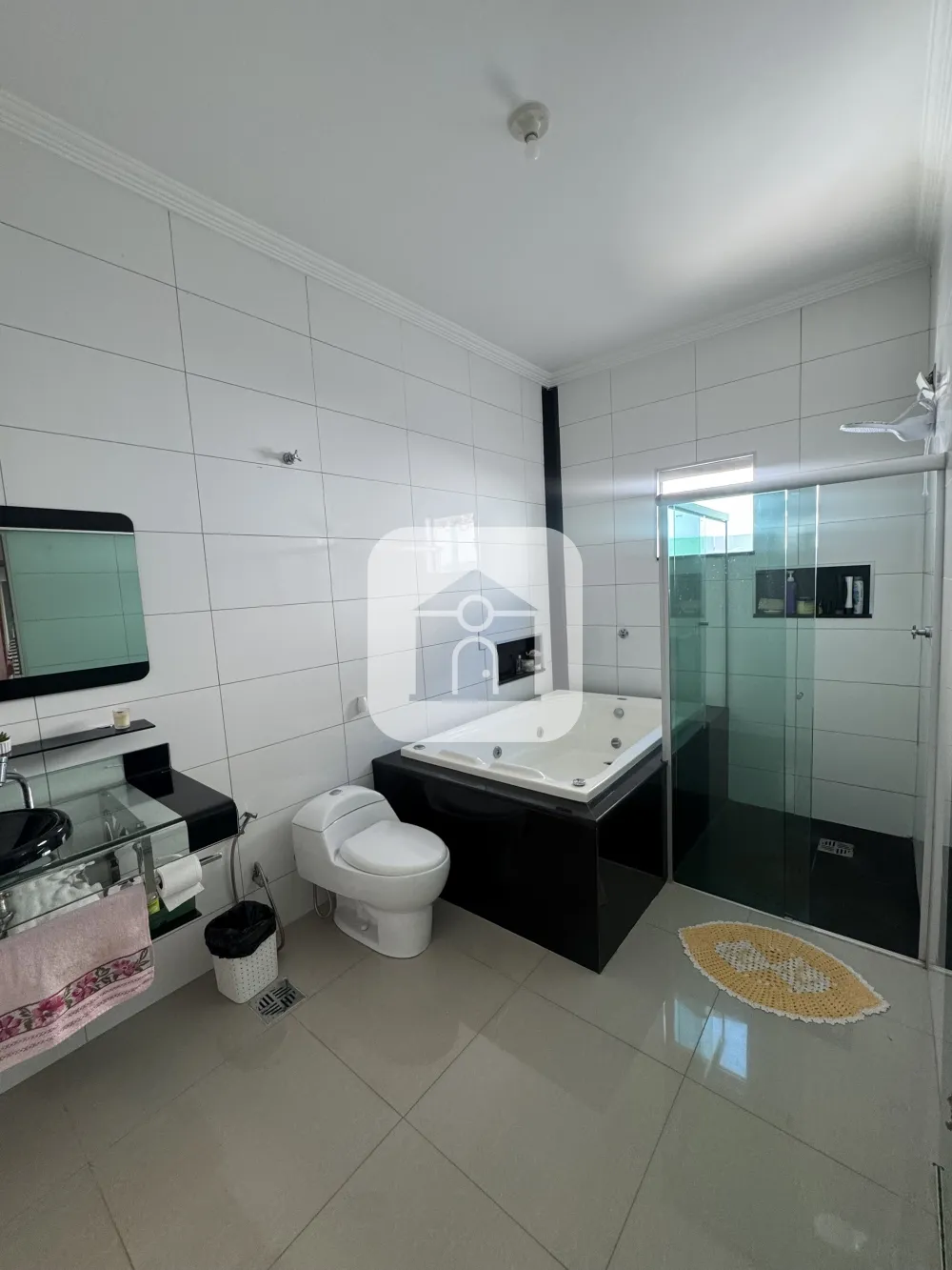 Alugar Casa / Padrão em Uberlândia R$ 2.300,00 - Foto 5