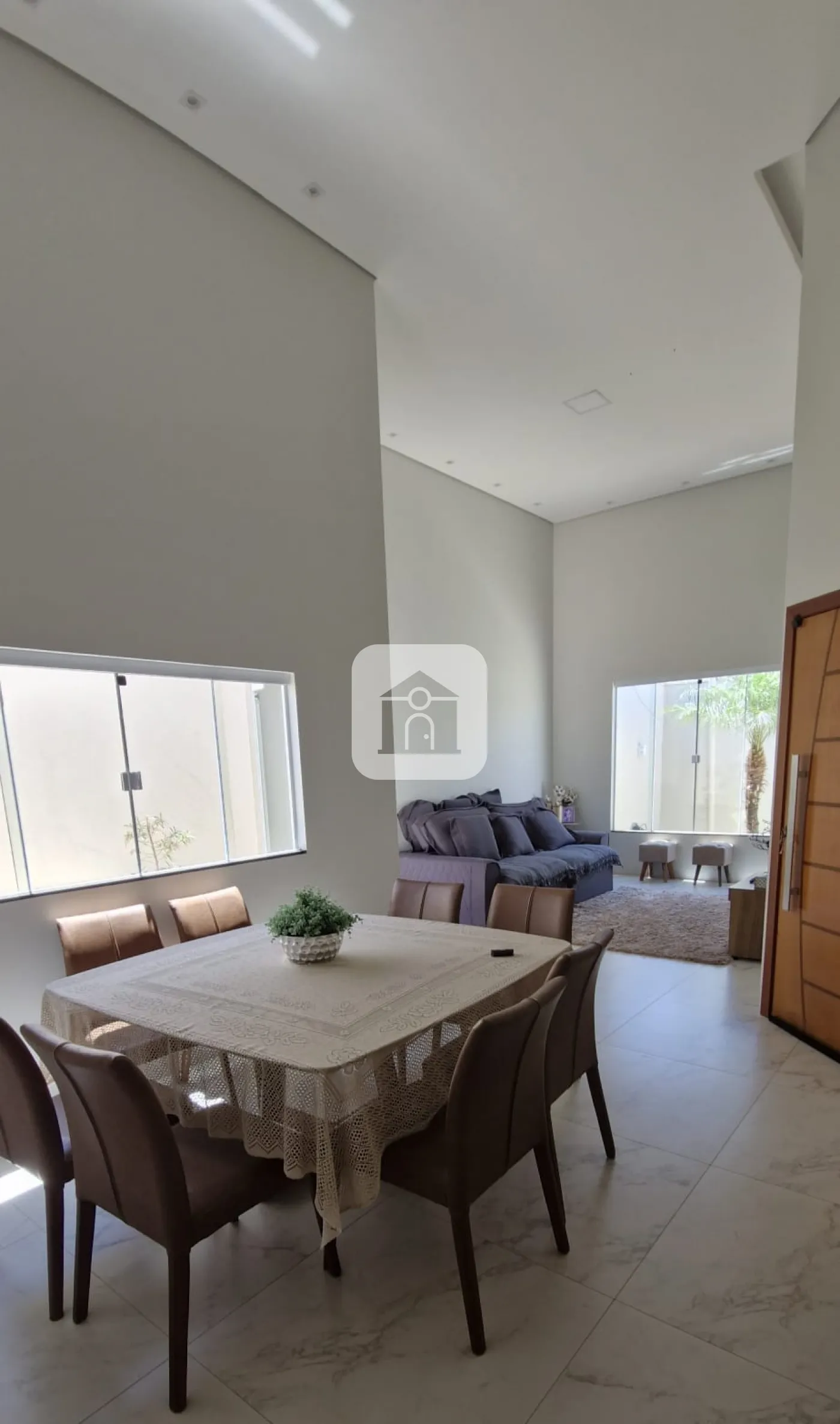 Alugar Casa / Padrão em Uberlândia R$ 4.800,00 - Foto 1
