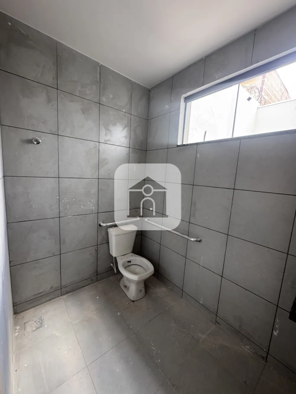 Alugar Comercial / Galpão em Uberlândia R$ 8.000,00 - Foto 2