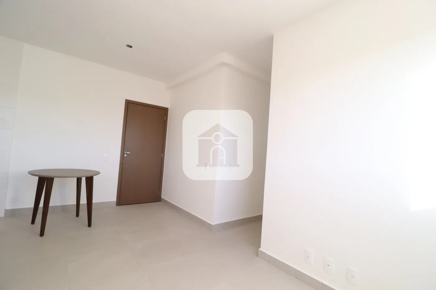 Alugar Apartamento / Padrão em Uberlândia R$ 2.000,00 - Foto 2