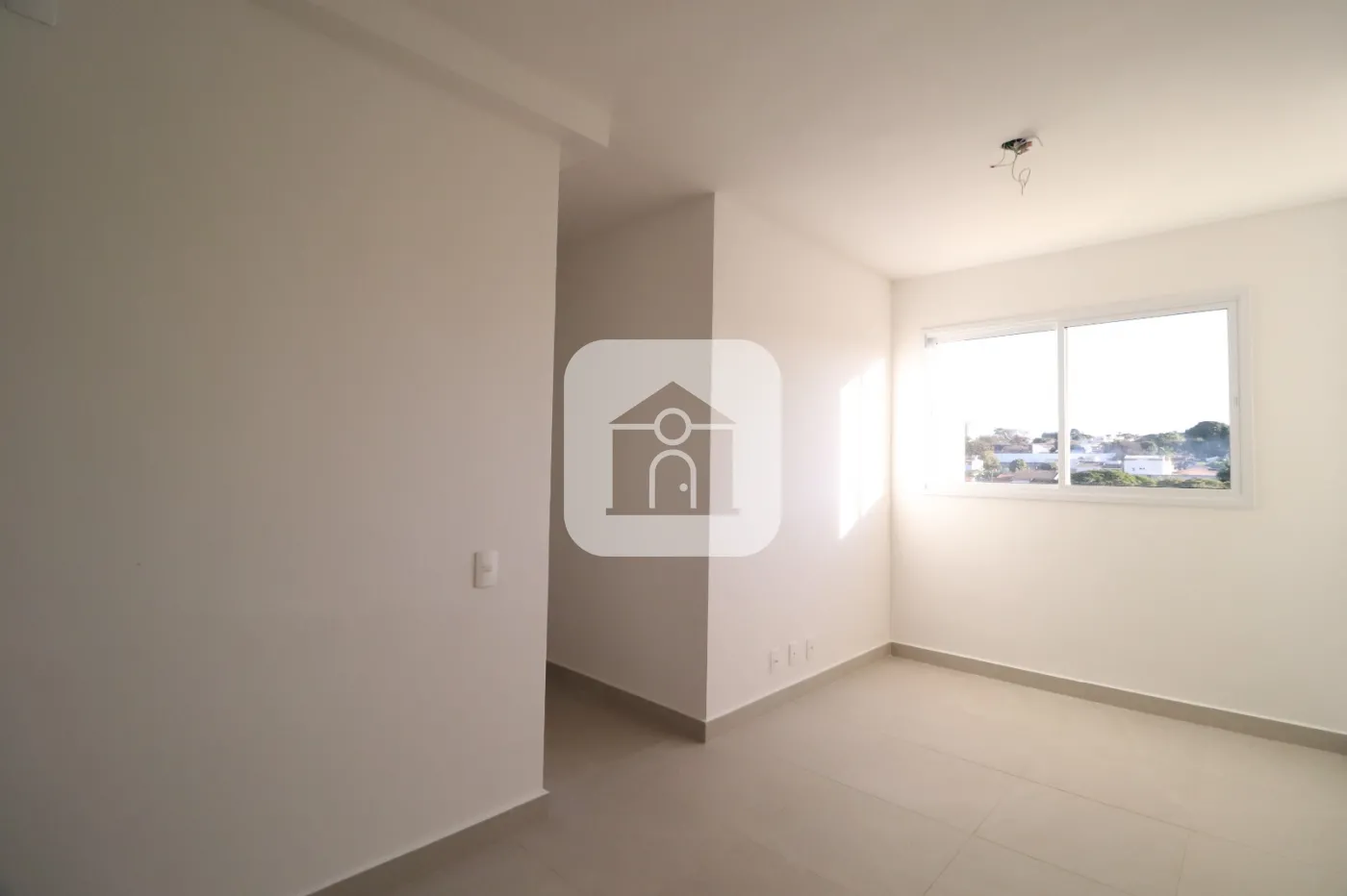 Alugar Apartamento / Padrão em Uberlândia R$ 2.000,00 - Foto 1
