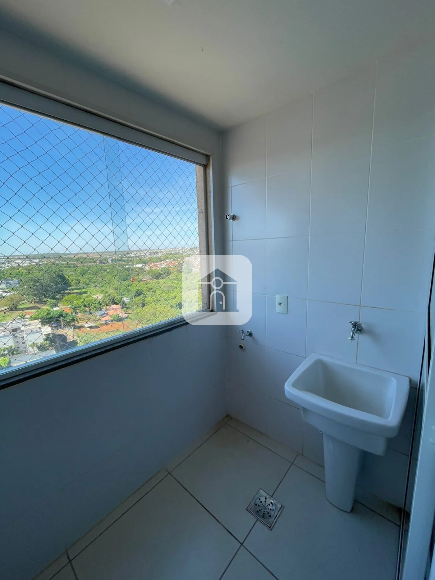 Alugar Apartamento / Padrão em Uberlândia R$ 2.600,00 - Foto 8