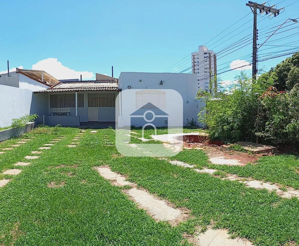 Alugar Casa / Padrão em Uberlândia R$ 1.600,00 - Foto 1