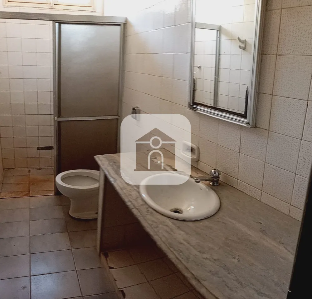 Alugar Casa / Padrão em Uberlândia R$ 1.600,00 - Foto 4