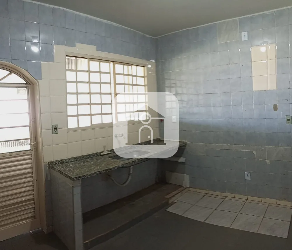 Alugar Casa / Padrão em Uberlândia R$ 1.600,00 - Foto 5