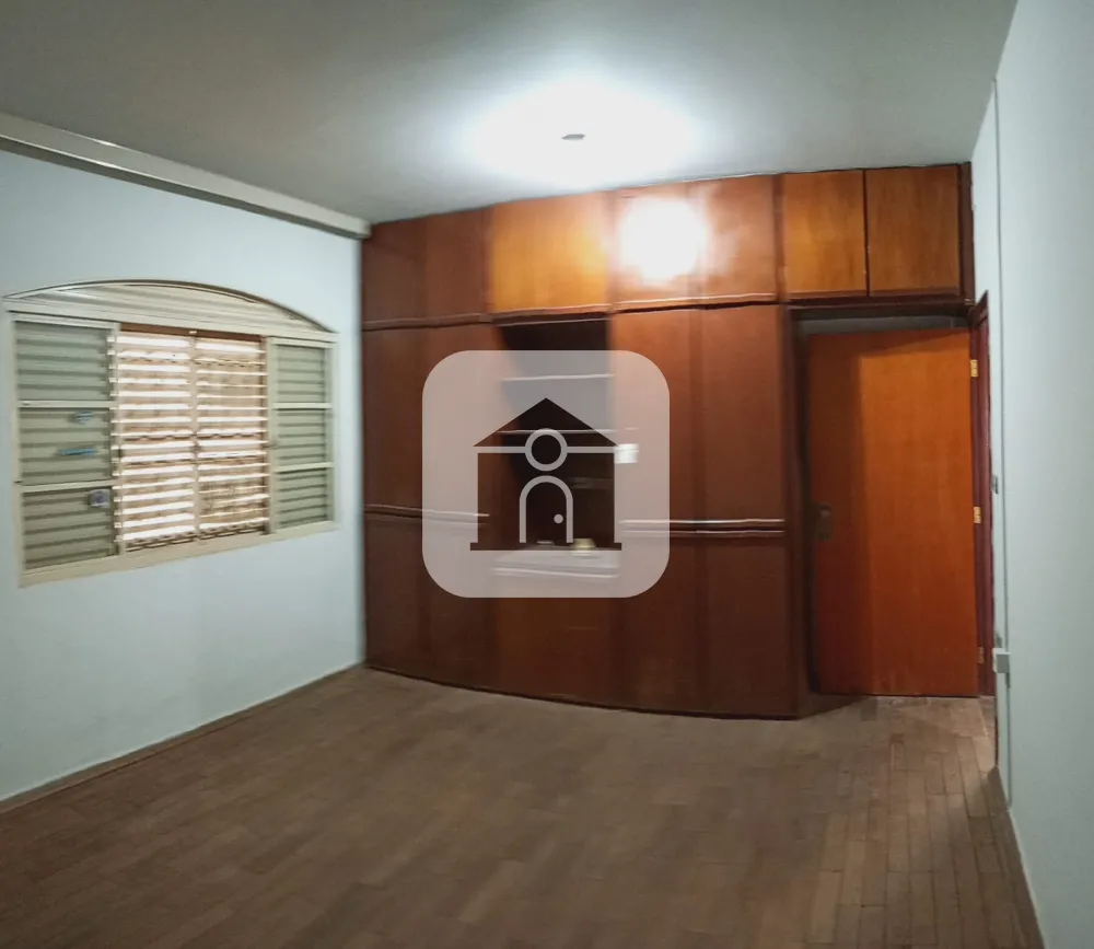 Alugar Casa / Padrão em Uberlândia R$ 1.600,00 - Foto 9