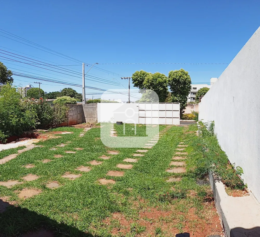Alugar Casa / Padrão em Uberlândia R$ 1.600,00 - Foto 12