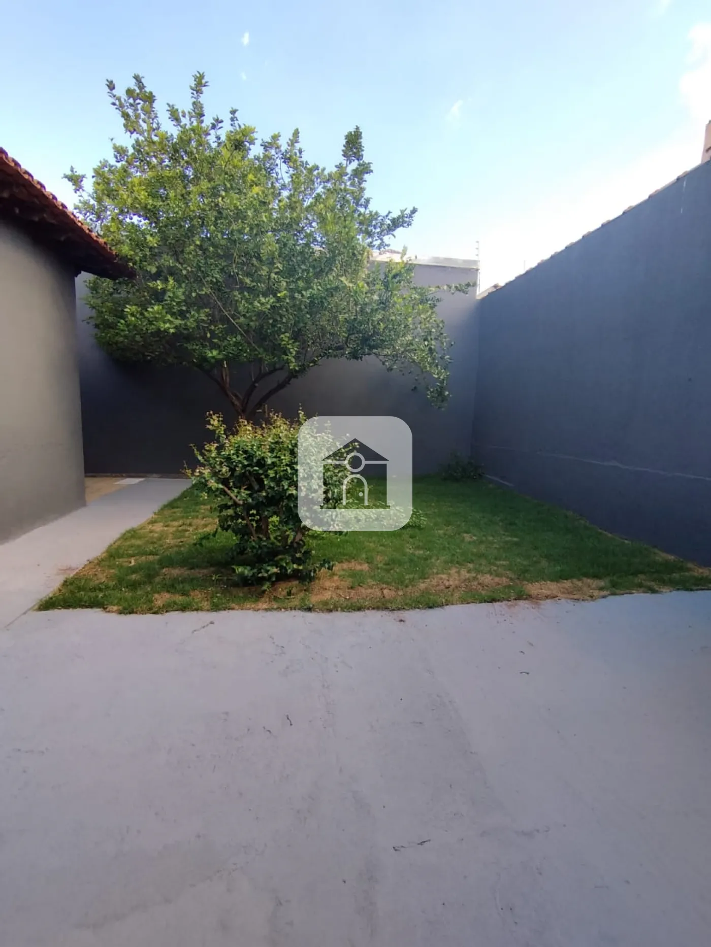 Alugar Casa / Padrão em Uberlândia R$ 3.800,00 - Foto 1