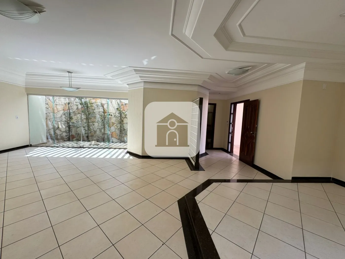 Comprar Casa / Padrão em Uberlândia R$ 1.200.000,00 - Foto 5