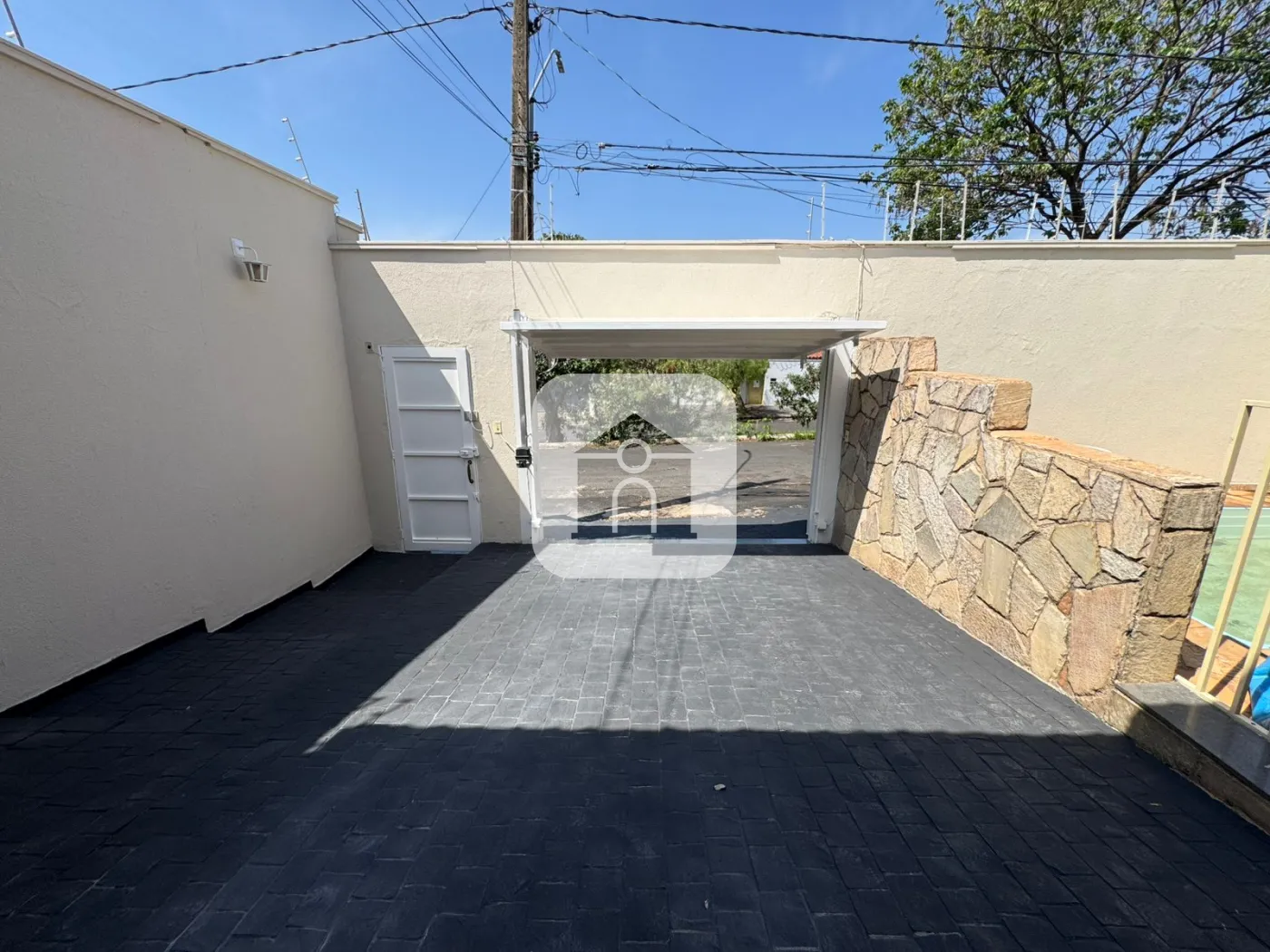 Comprar Casa / Padrão em Uberlândia R$ 1.200.000,00 - Foto 2