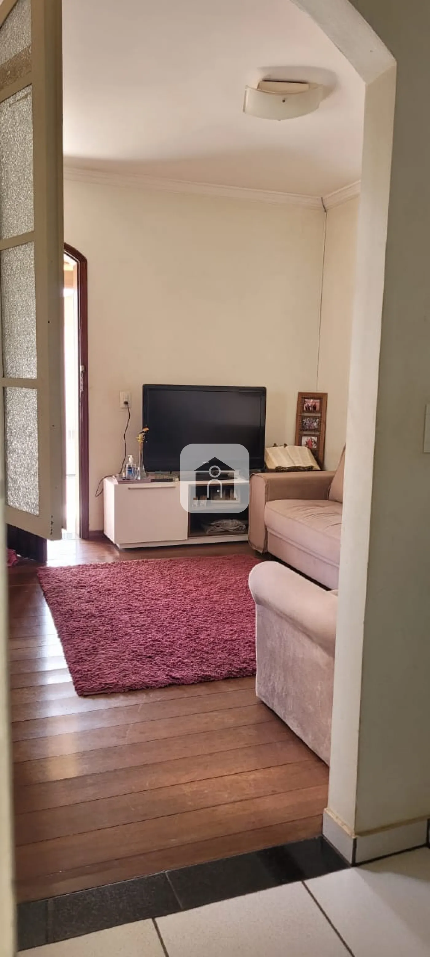 Comprar Casa / Padrão em Uberlândia R$ 950.000,00 - Foto 2