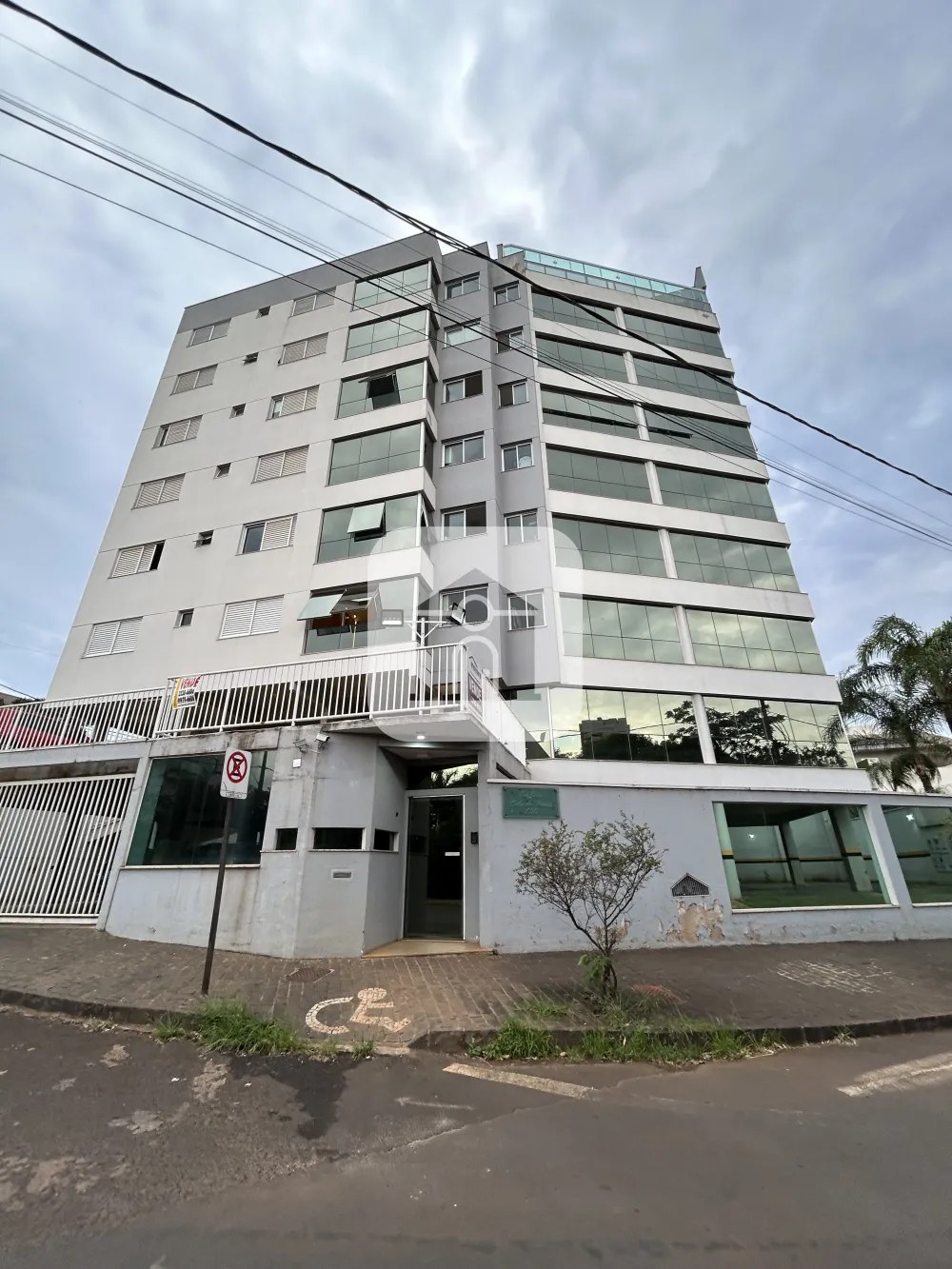 Alugar Apartamento / Padrão em Uberlândia R$ 3.500,00 - Foto 1
