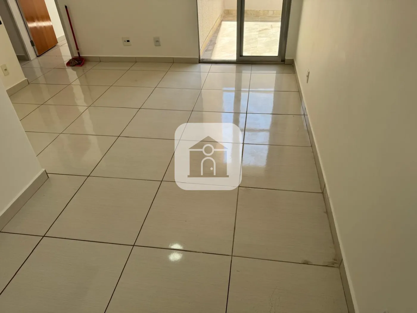 Comprar Apartamento / Padrão em Uberlândia R$ 200.000,00 - Foto 2