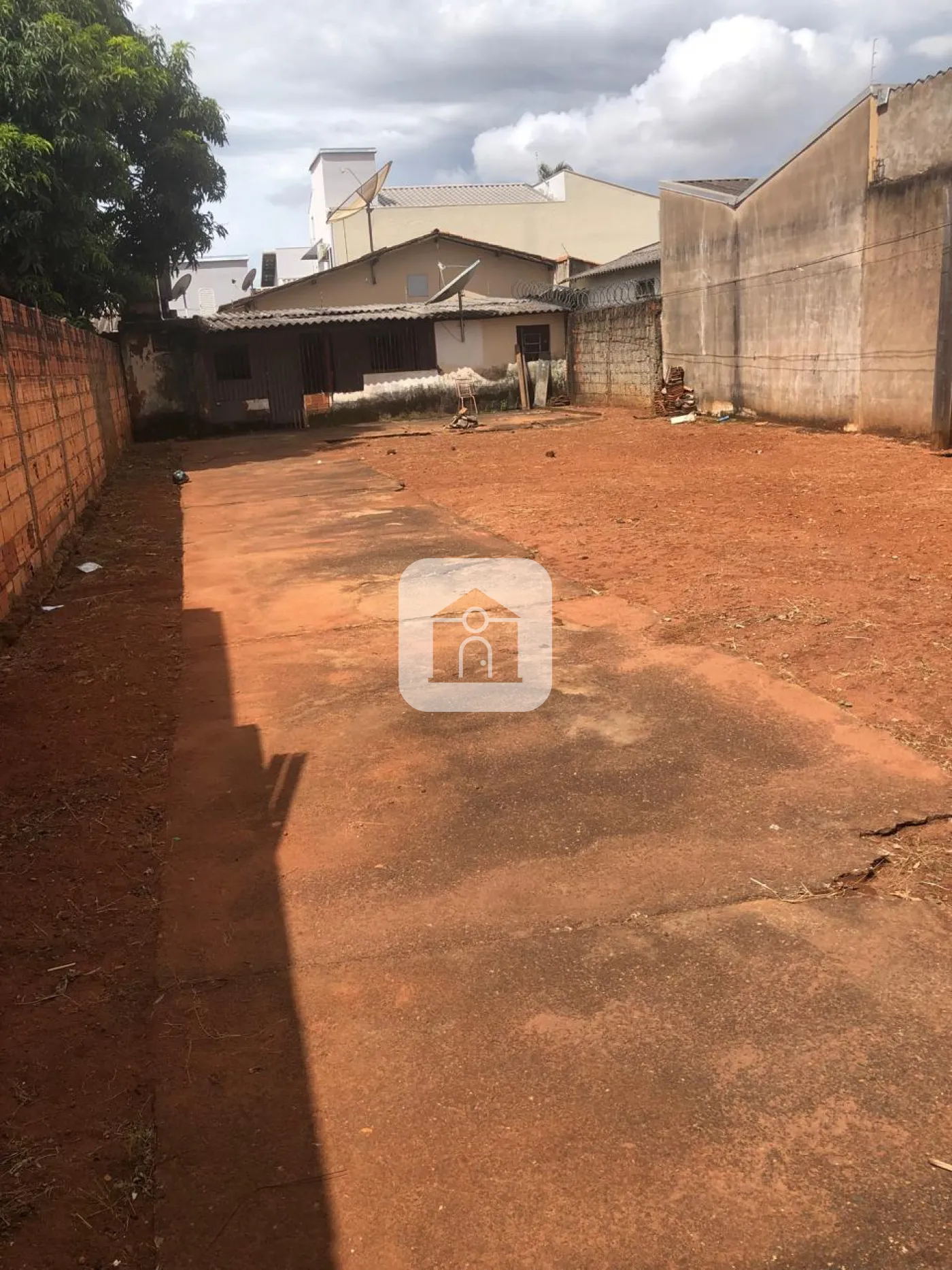 Comprar Terreno / Padrão em Uberlândia R$ 350.000,00 - Foto 2