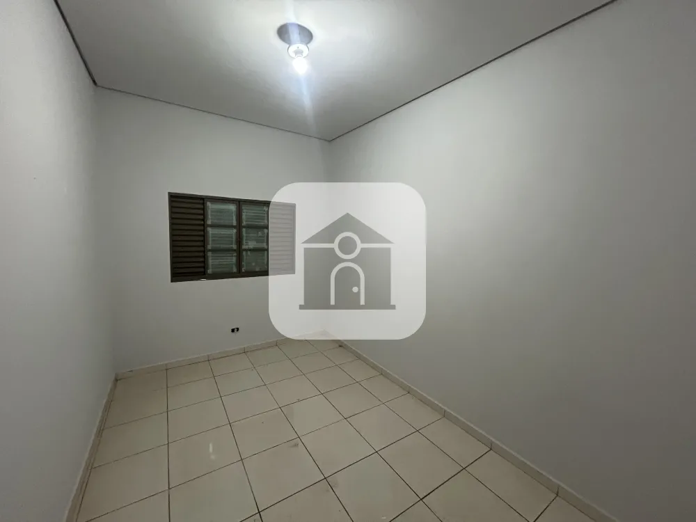 Alugar Casa / Padrão em Uberlândia R$ 950,00 - Foto 2