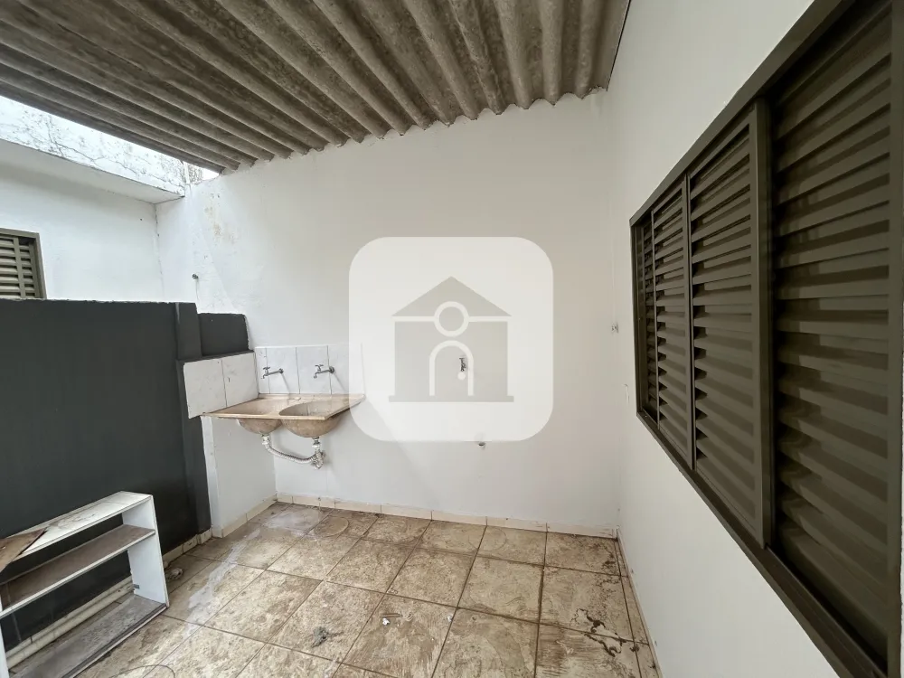 Alugar Casa / Padrão em Uberlândia R$ 950,00 - Foto 4