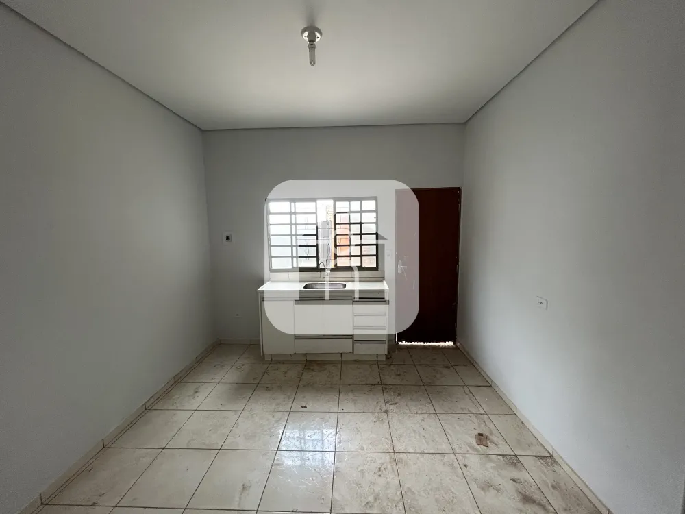 Alugar Casa / Padrão em Uberlândia R$ 950,00 - Foto 5