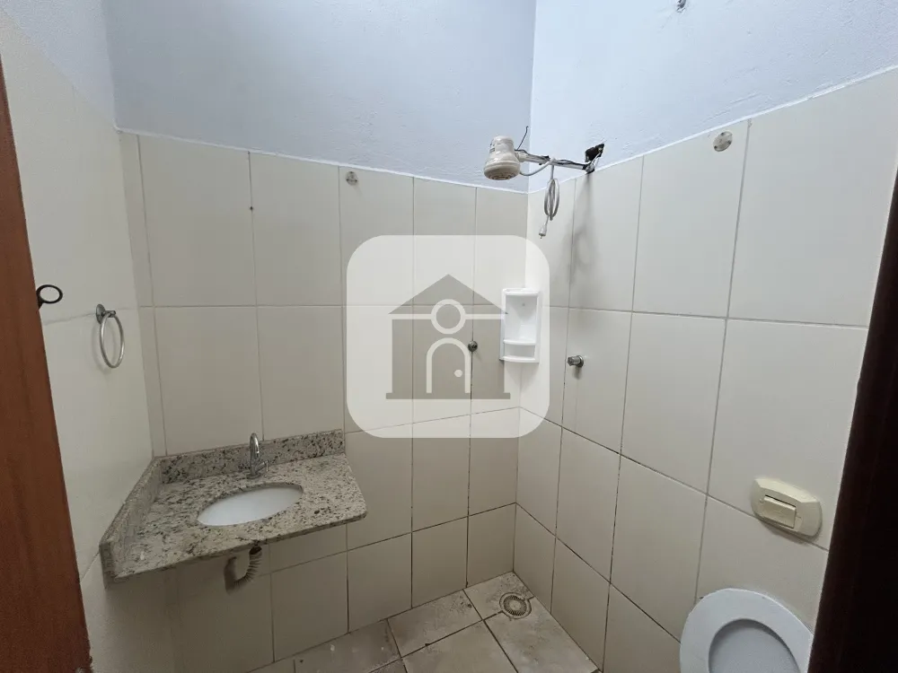 Alugar Casa / Padrão em Uberlândia R$ 950,00 - Foto 6