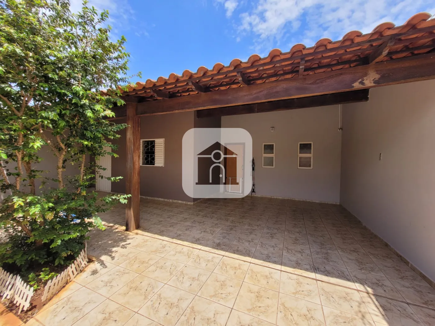 Comprar Casa / Padrão em Uberlândia R$ 550.000,00 - Foto 1