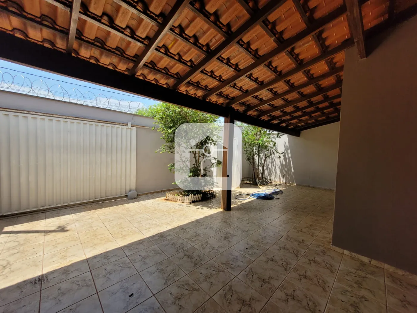 Comprar Casa / Padrão em Uberlândia R$ 550.000,00 - Foto 2