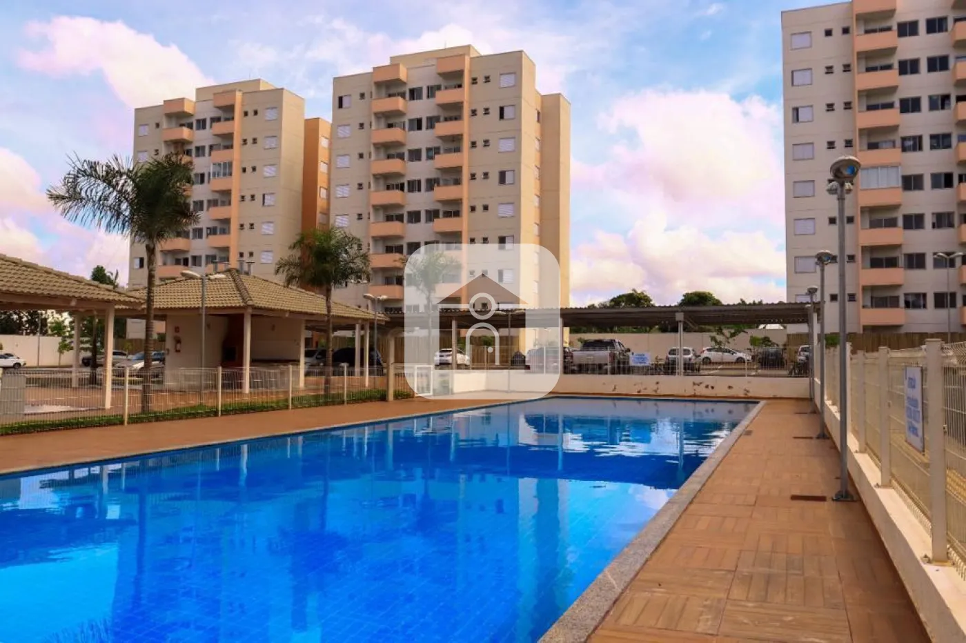 Comprar Apartamento / Padrão em Uberlandia R$ 300.000,00 - Foto 2