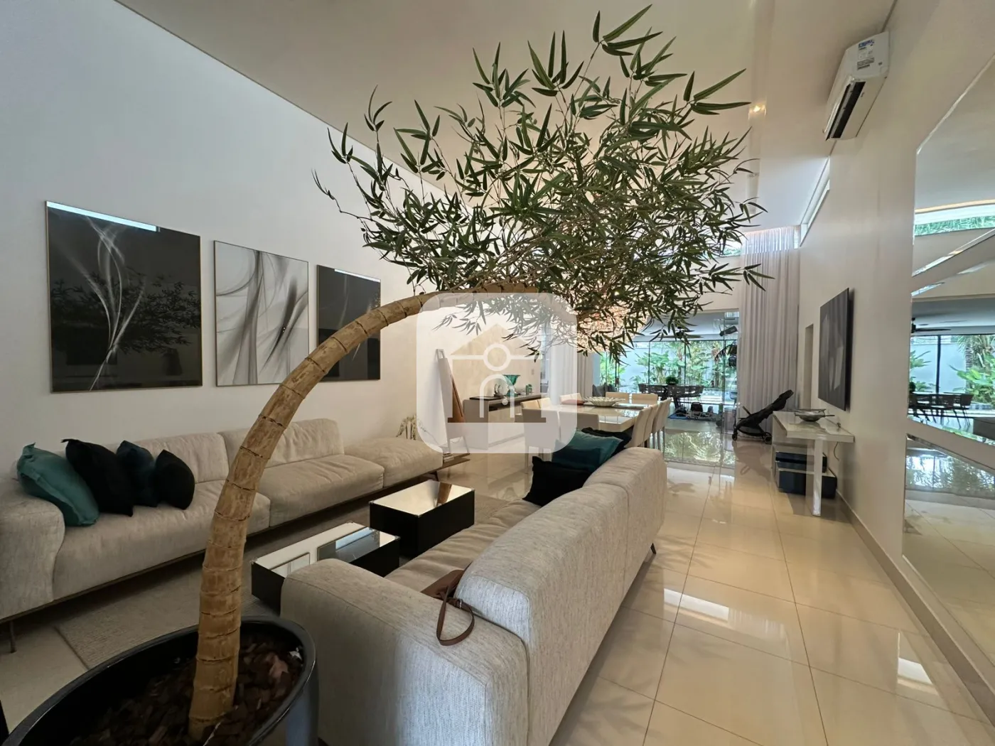 Alugar Casa / Condomínio ou Loteamento Fechado em Uberlandia R$ 20.000,00 - Foto 1