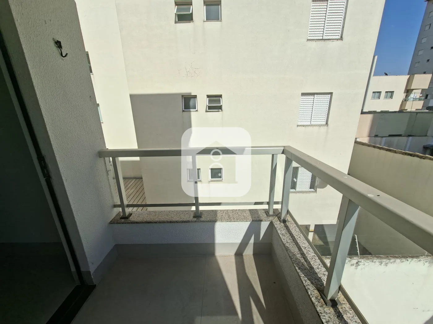 Alugar Apartamento / Padrão em Uberlândia R$ 2.200,00 - Foto 16