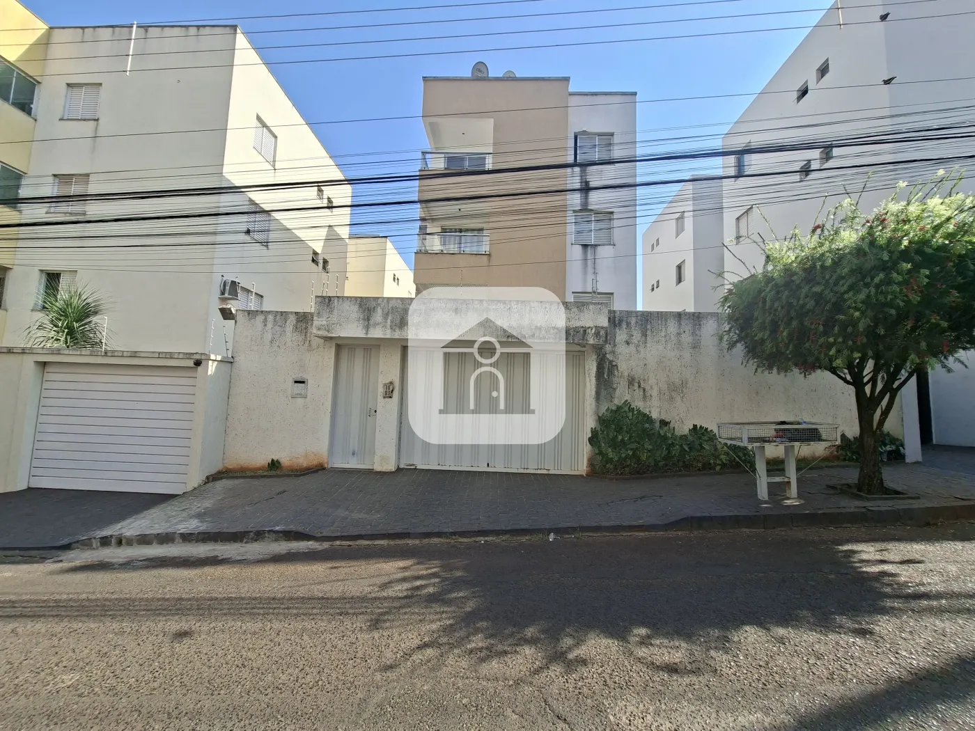 Alugar Apartamento / Padrão em Uberlândia R$ 2.200,00 - Foto 1