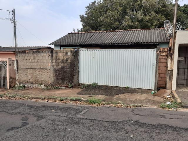 Terreno com casa simples no Bairro Brasil