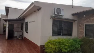 Alugar Casa / Padrão em Uberlândia. apenas R$ 600.000,00