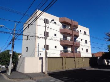 Alugar Apartamento / Padrão em Uberlândia. apenas R$ 1.000,00