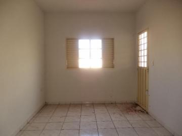 Alugar Casa / Padrão em Uberlândia. apenas R$ 1.600,00