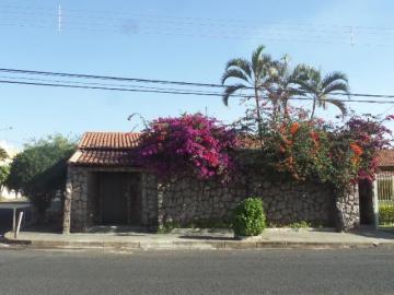 imagem 1 - Excelente casa de esquina para locação e venda bairro Santa Mônica imagem 1 - Excelente casa de esquina para locação e venda bairro Santa Mônica