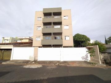 Alugar Apartamento / Padrão em Uberlândia. apenas R$ 1.000,00