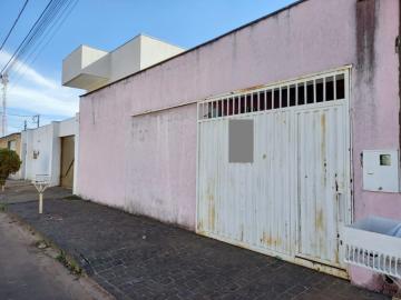 Alugar Casa / Padrão em Uberlândia. apenas R$ 380.000,00