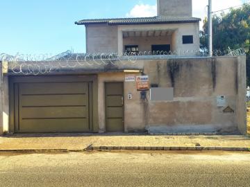 Alugar Casa / Padrão em Uberlândia. apenas R$ 640.000,00