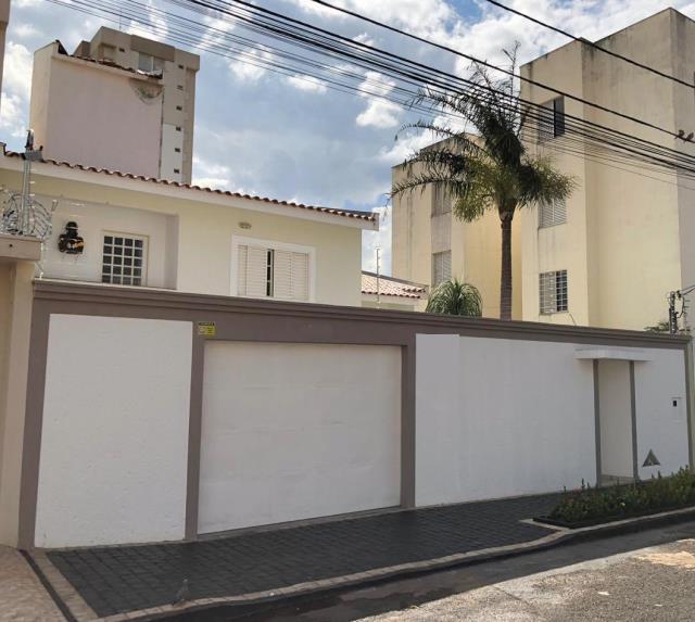 Alugar Casa / Sobrado em Uberlândia. apenas R$ 980.000,00