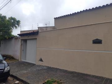 Alugar Casa / Padrão em Uberlândia. apenas R$ 220.000,00