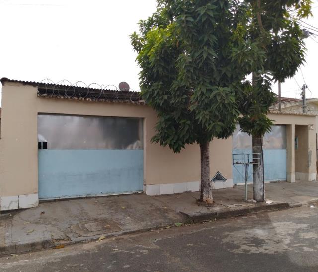 Alugar Casa / Padrão em Uberlândia. apenas R$ 250.000,00