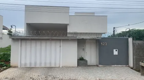 Alugar Casa / Padrão em Uberlândia. apenas R$ 770.000,00